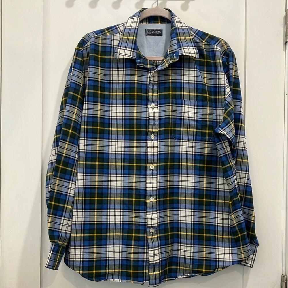Men’s size large Arrow Plaid Button-Up Shirt cotton blend